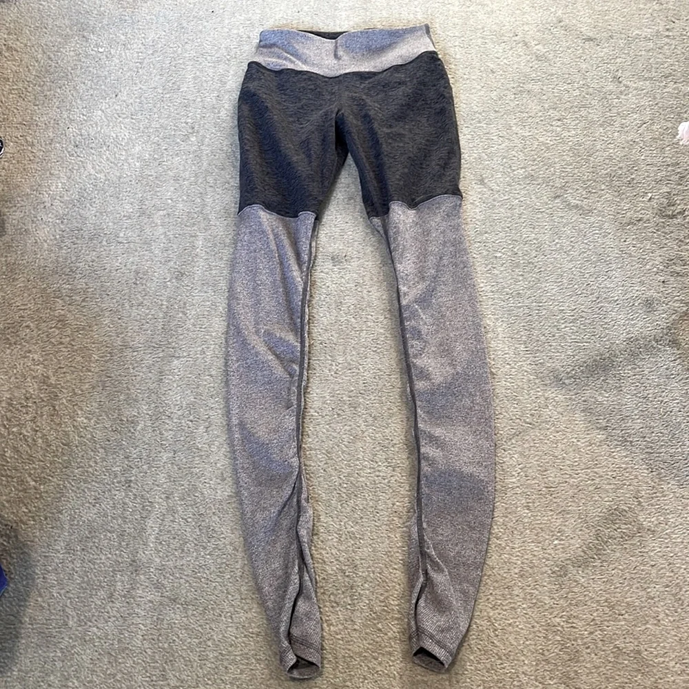 Alo Yoga Gray High Waisted Goddess Ribbed Knit Leggings Size M Ruched Dance